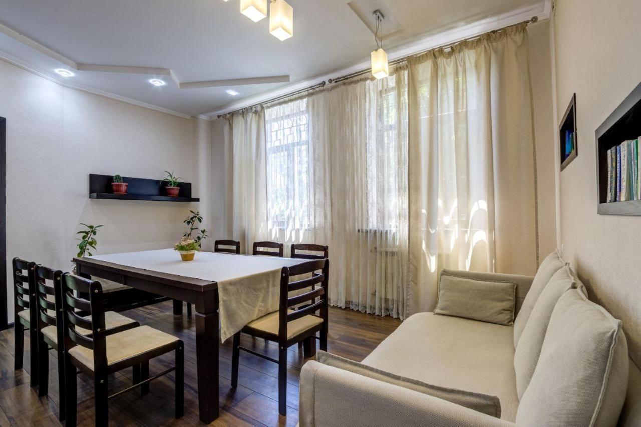 Opera Bed&Breakfast 比什凯克 外观 照片