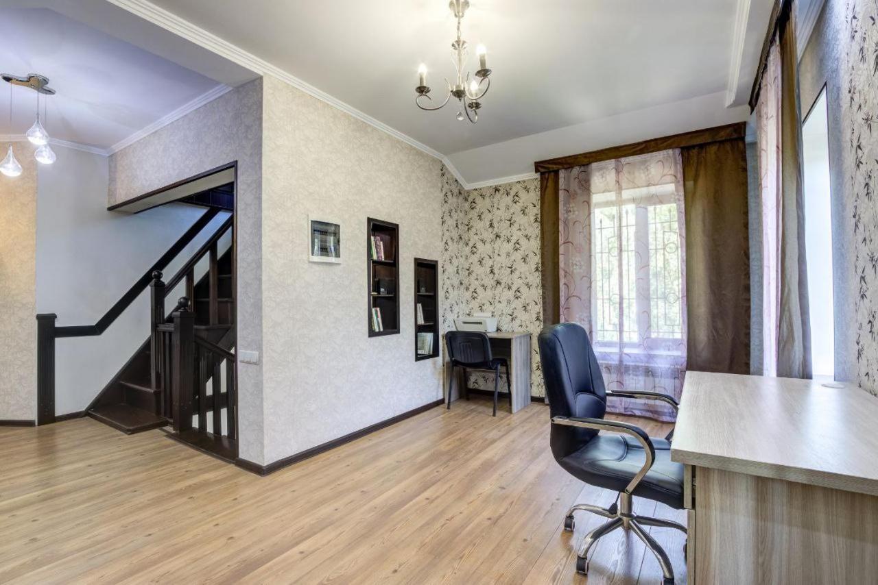 Opera Bed&Breakfast 比什凯克 外观 照片